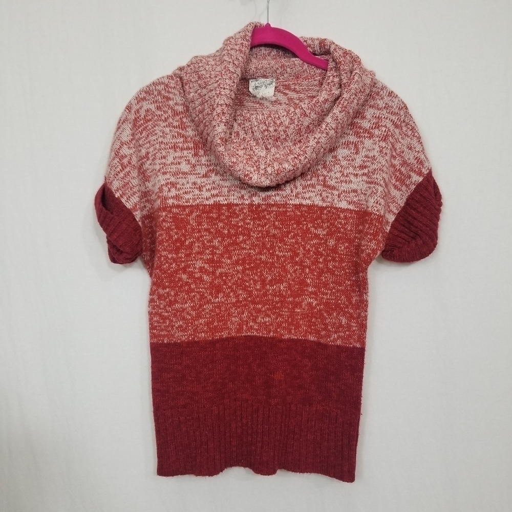 Love Rocks Lightweight short sleeve scoop neck knit sweater . Women's Small